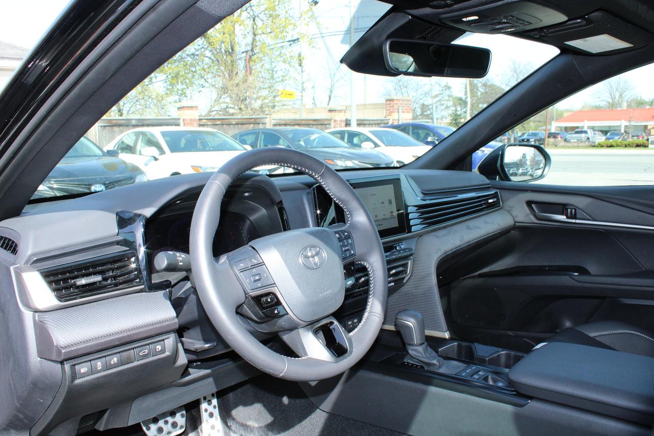 2025 Toyota Camry SE CVT hybrid Photo