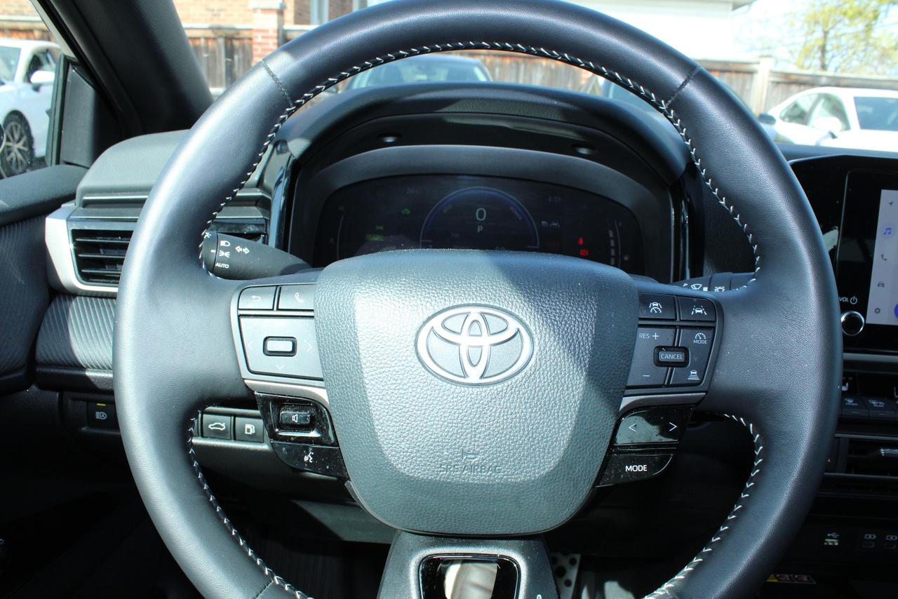 2025 Toyota Camry SE CVT hybrid Photo