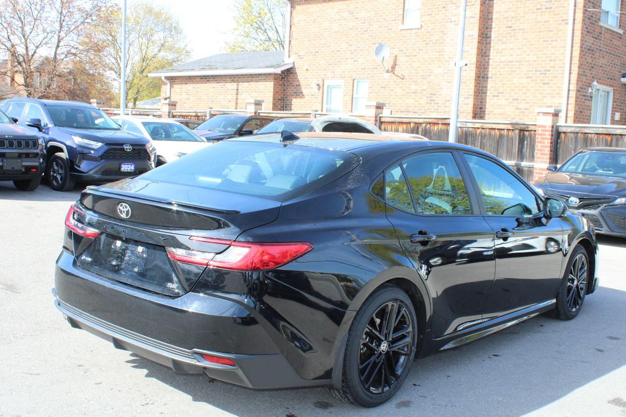 2025 Toyota Camry SE CVT hybrid Photo