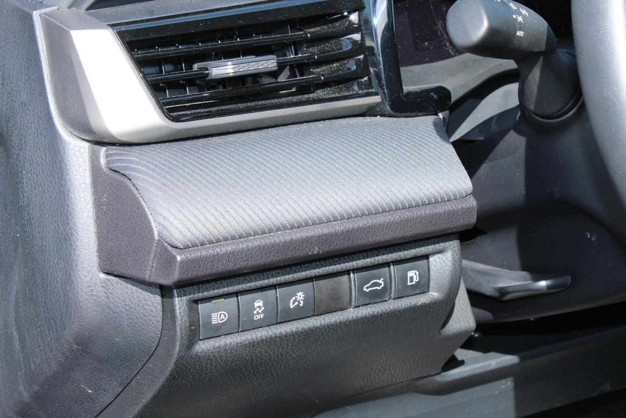 2025 Toyota Camry SE CVT hybrid Photo