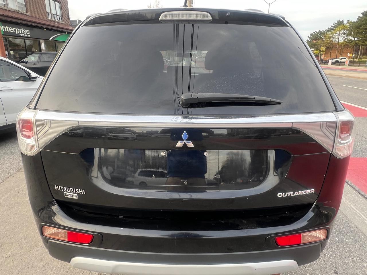 2015 Mitsubishi Outlander 7 SEATS- 4WD- HEATED SEATS Photo