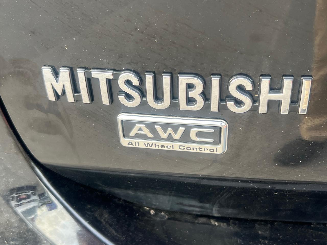 2015 Mitsubishi Outlander 7 SEATS- 4WD- HEATED SEATS Photo