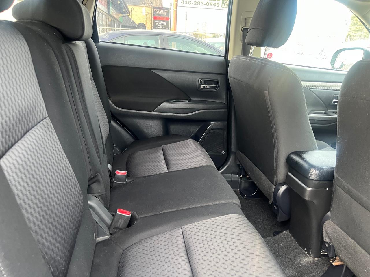 2015 Mitsubishi Outlander 7 SEATS- 4WD- HEATED SEATS Photo