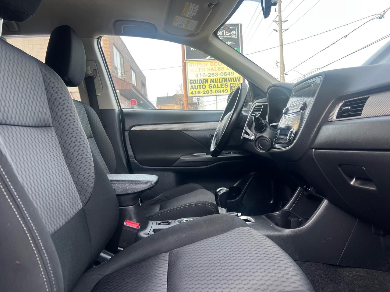 2015 Mitsubishi Outlander 7 SEATS- 4WD- HEATED SEATS Photo