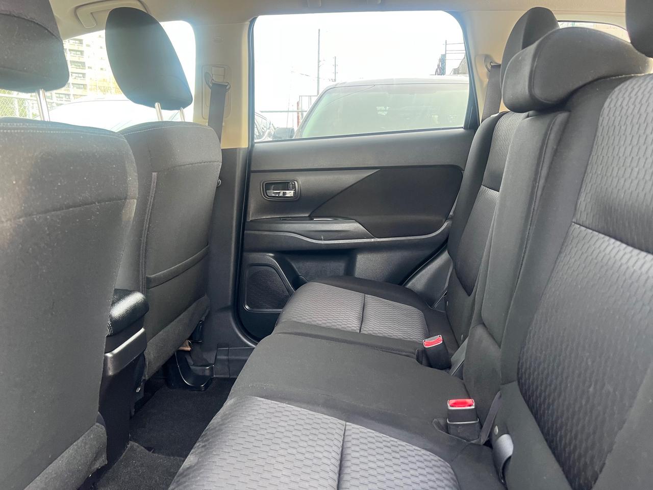 2015 Mitsubishi Outlander 7 SEATS- 4WD- HEATED SEATS Photo