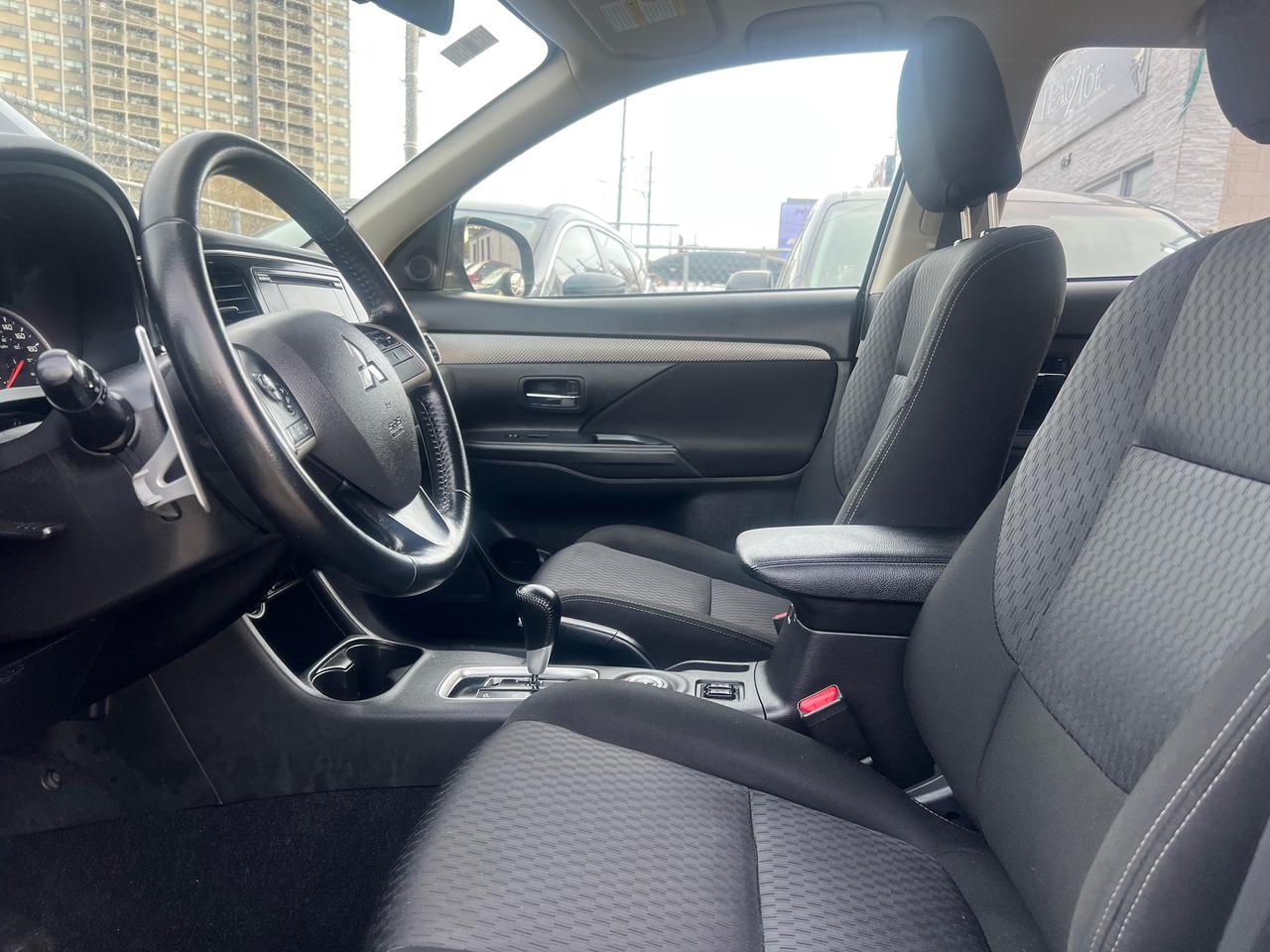 2015 Mitsubishi Outlander 7 SEATS- 4WD- HEATED SEATS Photo