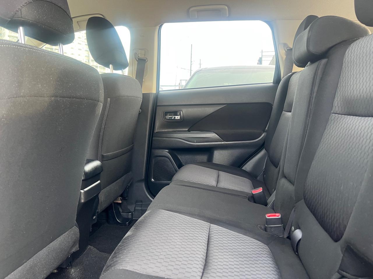 2015 Mitsubishi Outlander 7 SEATS- 4WD- HEATED SEATS Photo