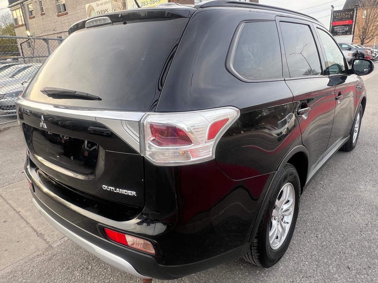 2015 Mitsubishi Outlander 7 SEATS- 4WD- HEATED SEATS Photo