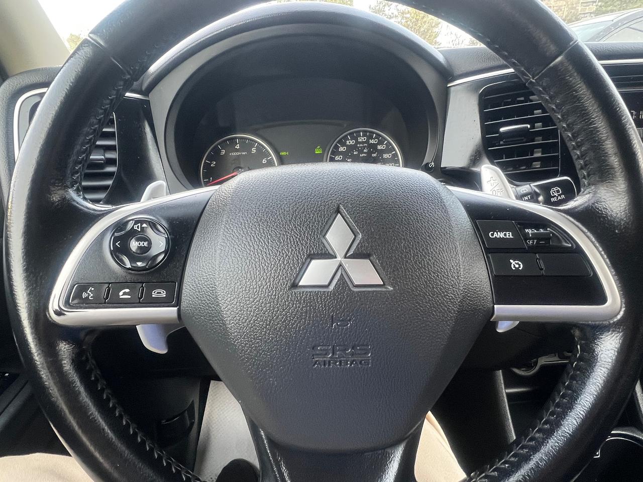 2015 Mitsubishi Outlander 7 SEATS- 4WD- HEATED SEATS Photo