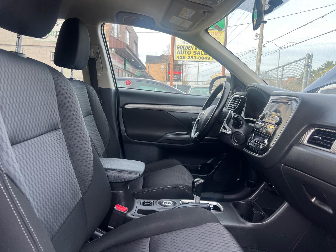 2015 Mitsubishi Outlander 7 SEATS- 4WD- HEATED SEATS Photo