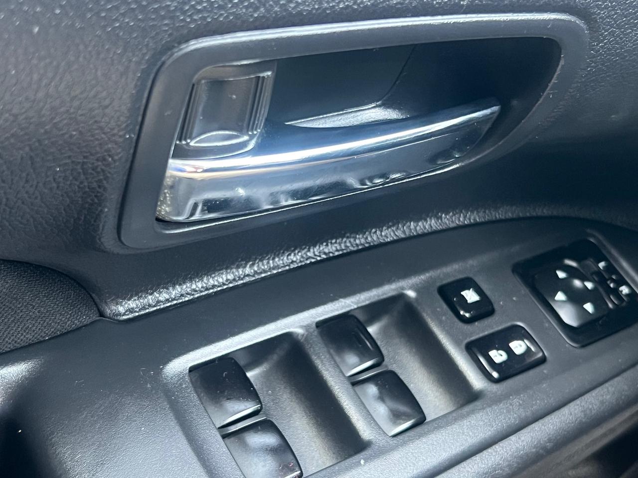 2015 Mitsubishi Outlander 7 SEATS- 4WD- HEATED SEATS Photo