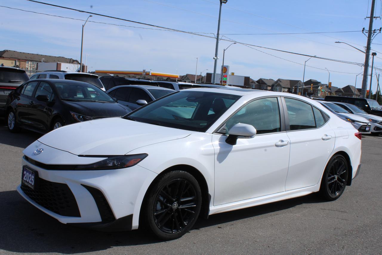 2025 Toyota Camry SE Hybris Photo