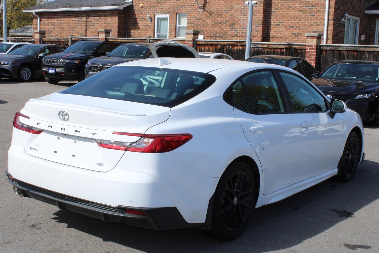 2025 Toyota Camry SE Hybris Photo