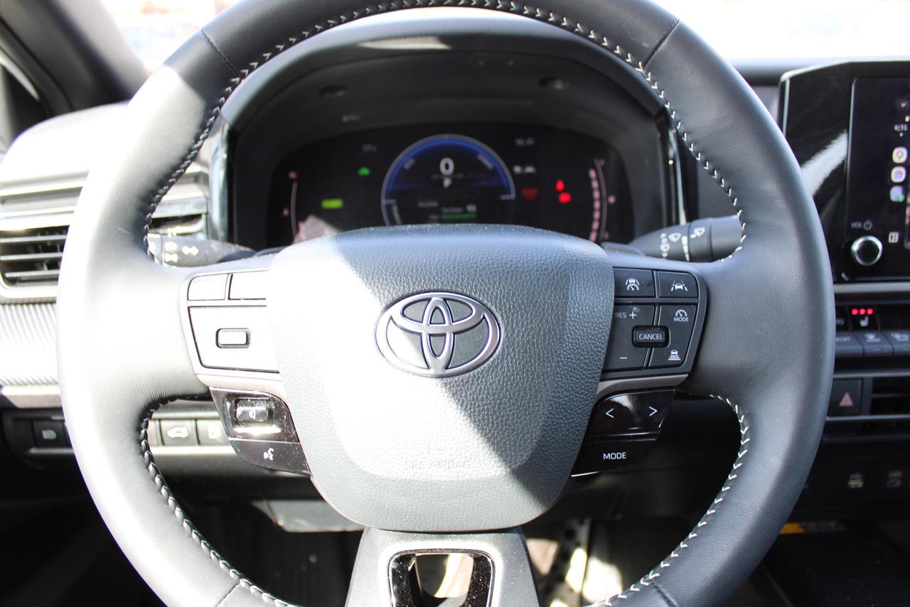 2025 Toyota Camry SE Hybris Photo