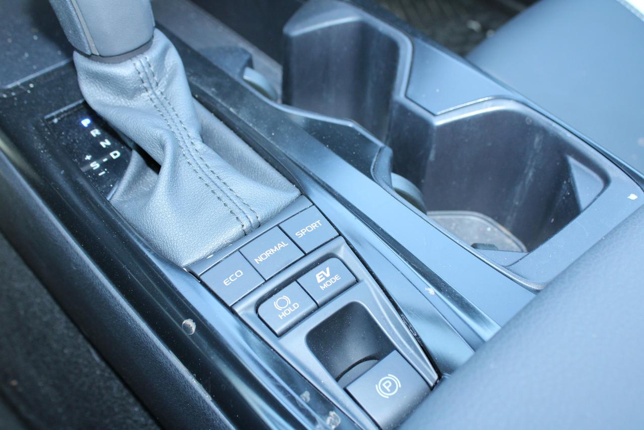 2025 Toyota Camry SE Hybris Photo