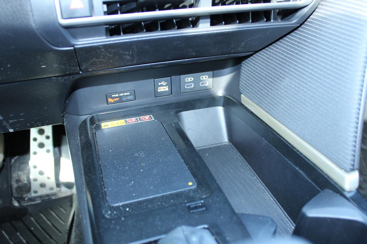 2025 Toyota Camry SE Hybris Photo