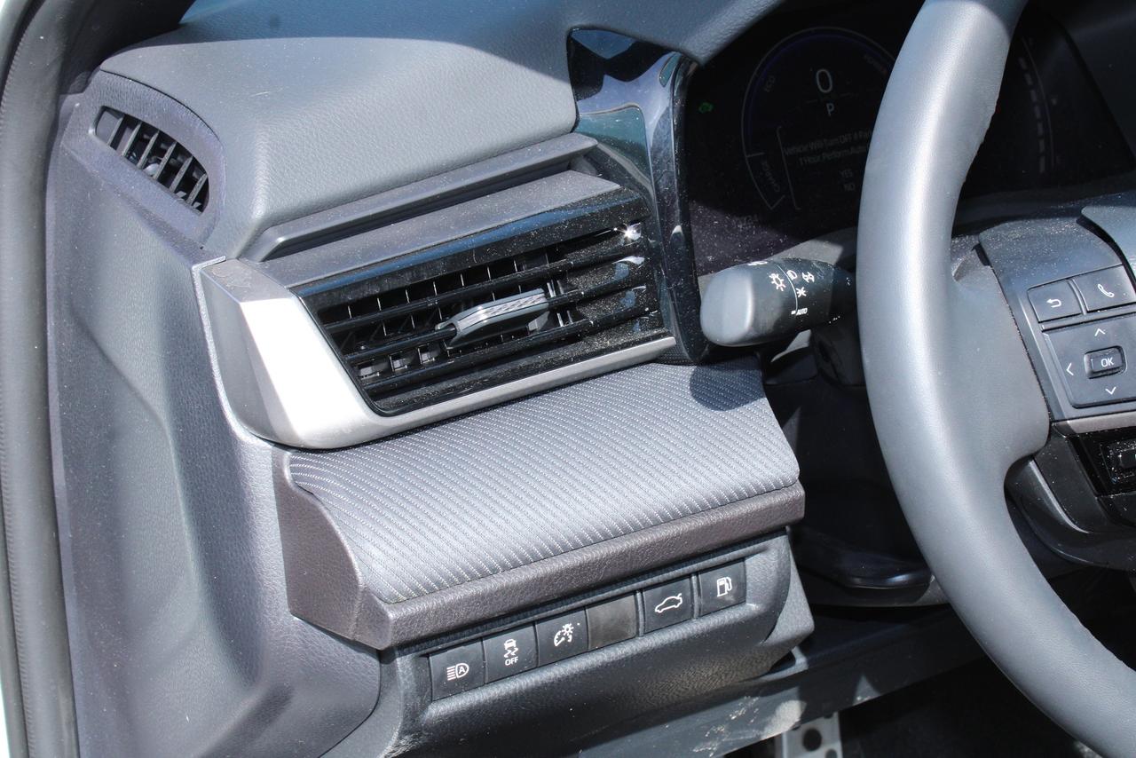 2025 Toyota Camry SE Hybris Photo