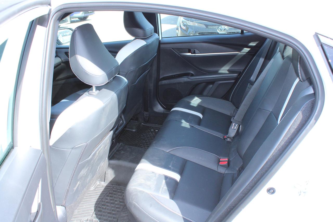 2025 Toyota Camry SE Hybris Photo