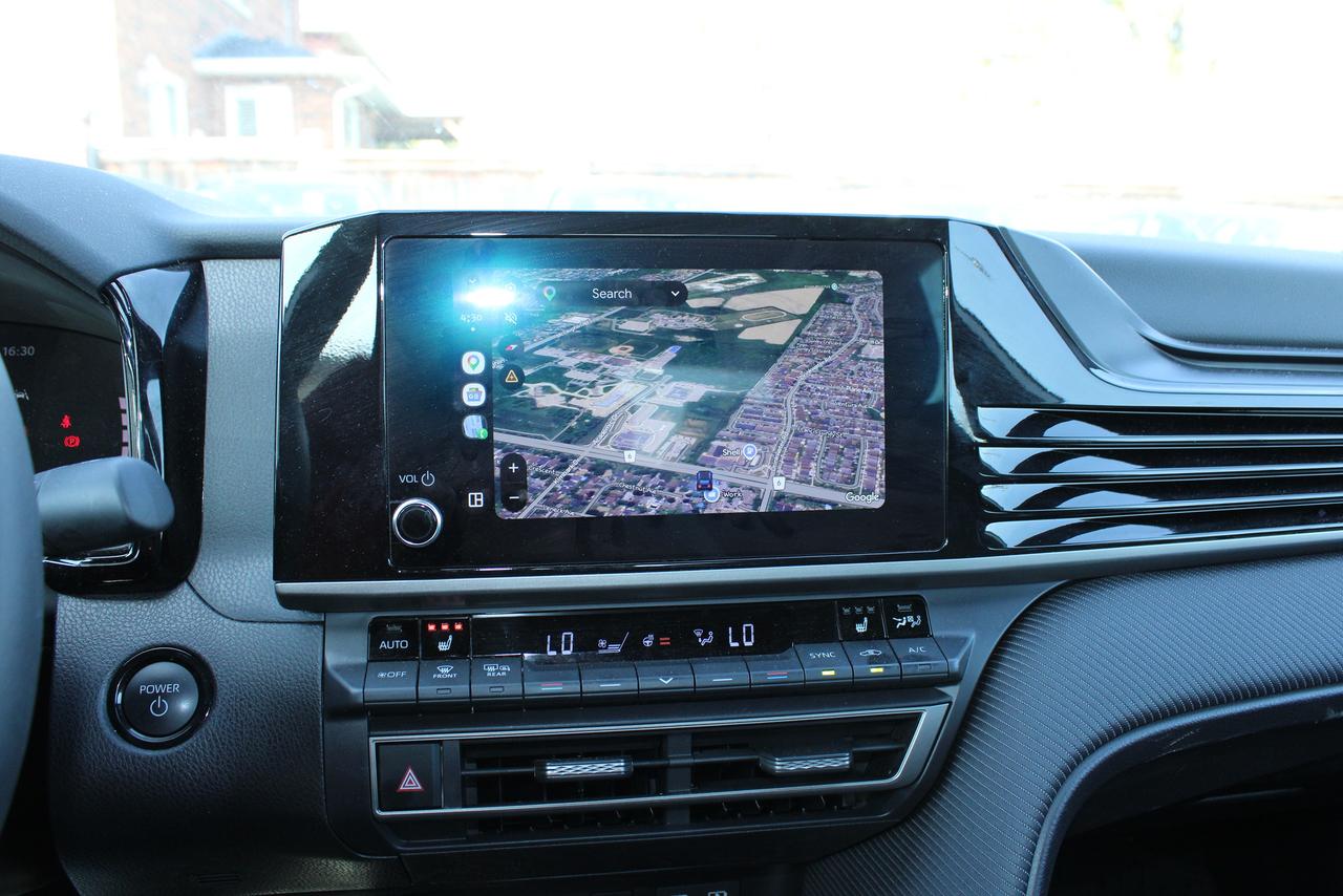 2025 Toyota Camry SE Hybris Photo