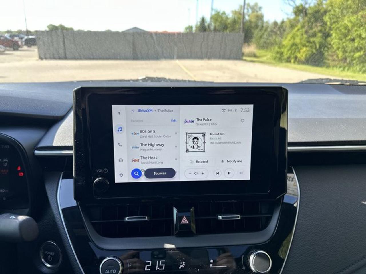 2025 Toyota Corolla SE 2WD | Sunroof | Heated Steering Wheel Photo