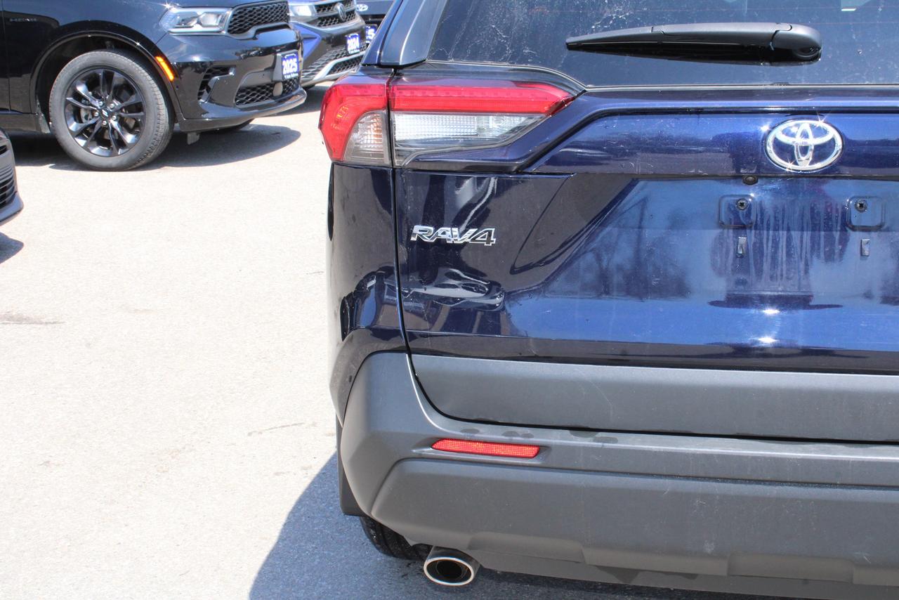 2024 Toyota RAV4 XLE Photo4