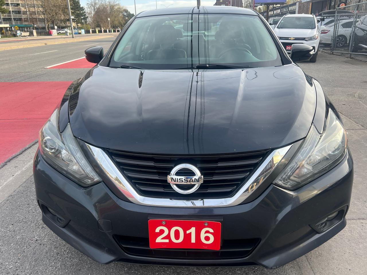 2016 Nissan Altima LEATHER-BACK CAM- NAV-SUNROOF & MORE! Photo