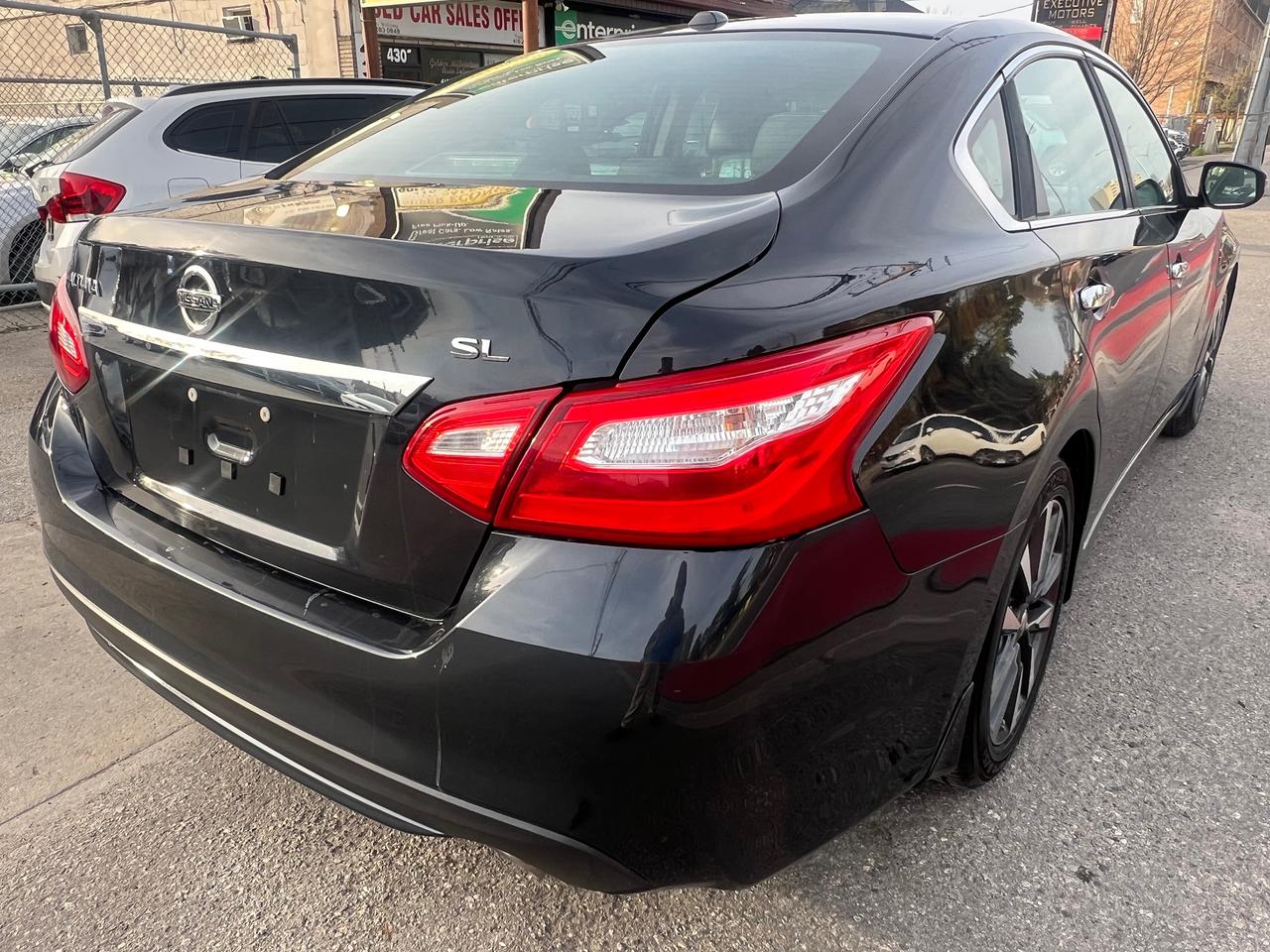 2016 Nissan Altima LEATHER-BACK CAM- NAV-SUNROOF & MORE! Photo