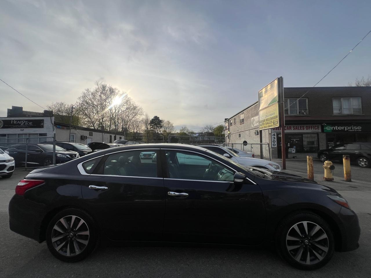 2016 Nissan Altima LEATHER-BACK CAM- NAV-SUNROOF & MORE! Photo