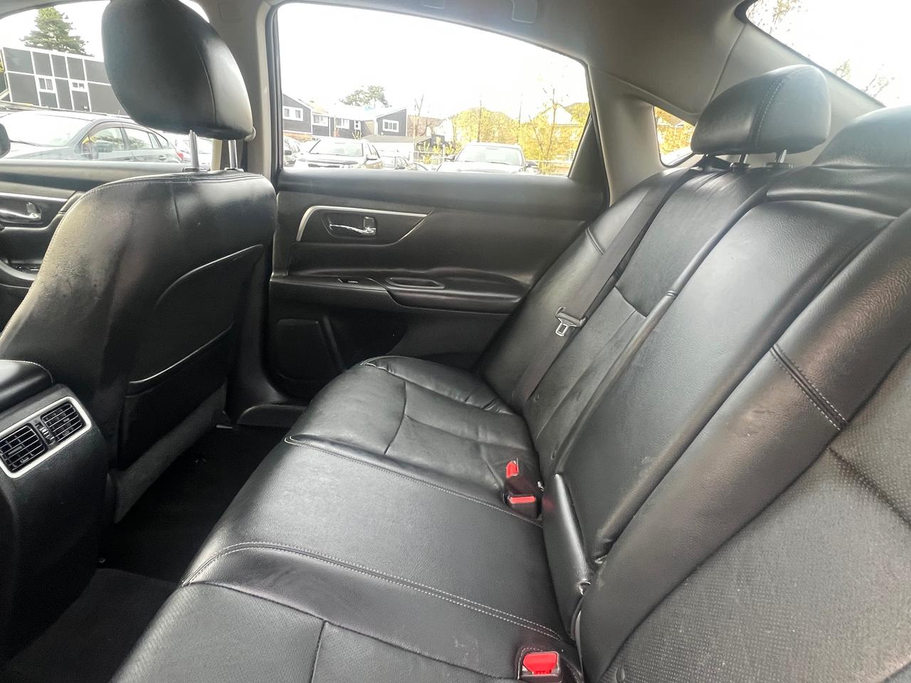 2016 Nissan Altima LEATHER-BACK CAM- NAV-SUNROOF & MORE! Photo