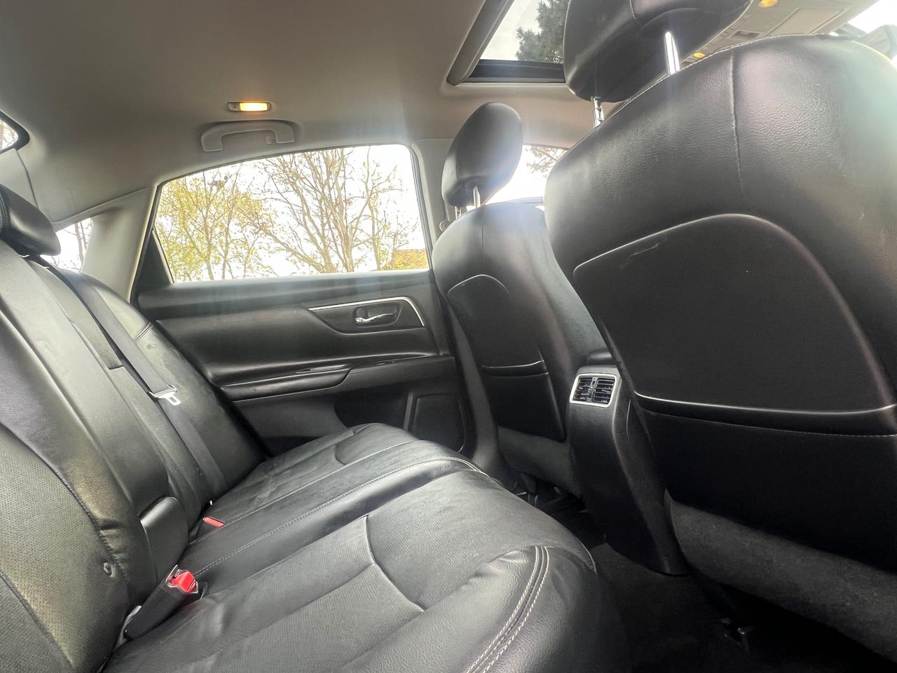 2016 Nissan Altima LEATHER-BACK CAM- NAV-SUNROOF & MORE! Photo