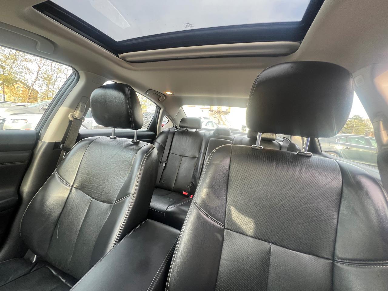 2016 Nissan Altima LEATHER-BACK CAM- NAV-SUNROOF & MORE! Photo