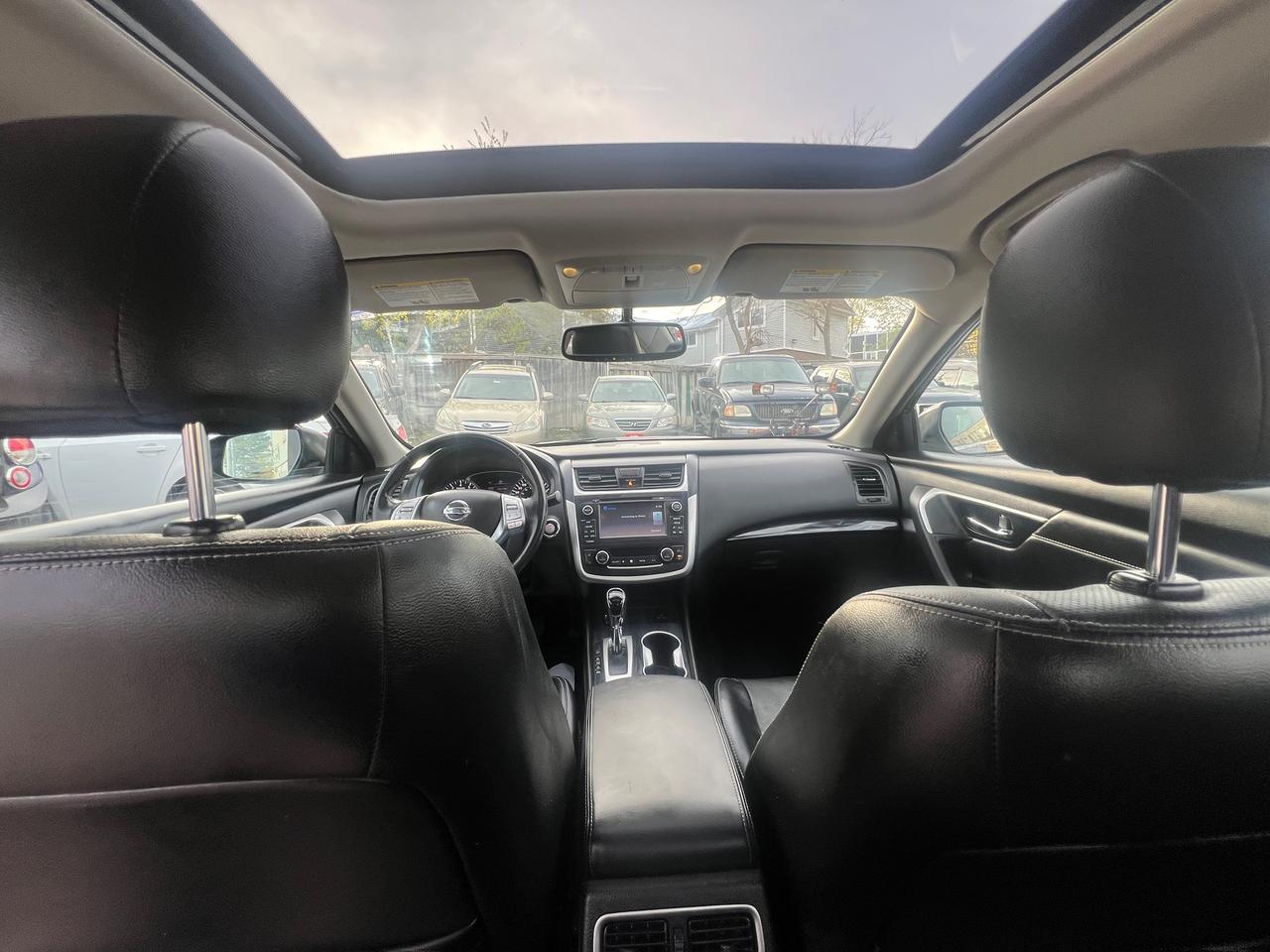 2016 Nissan Altima LEATHER-BACK CAM- NAV-SUNROOF & MORE! Photo