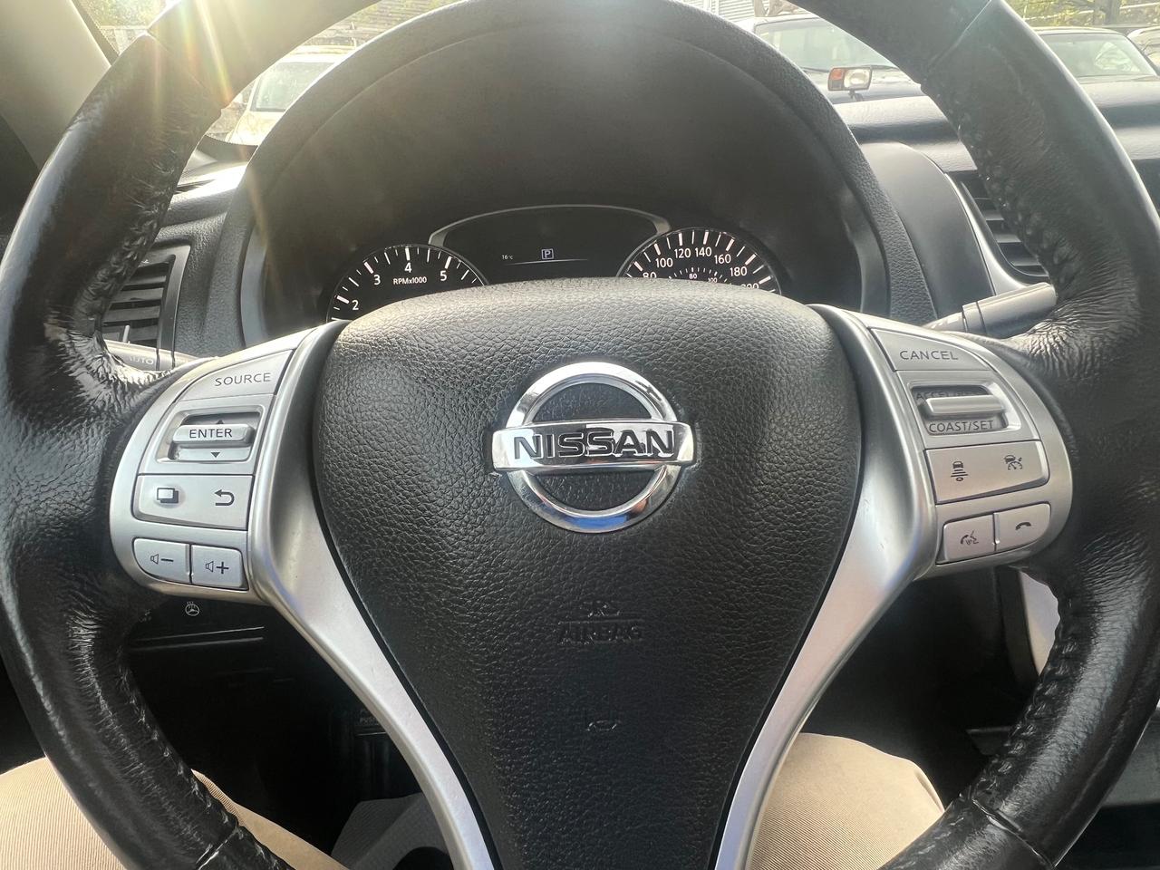 2016 Nissan Altima LEATHER-BACK CAM- NAV-SUNROOF & MORE! Photo