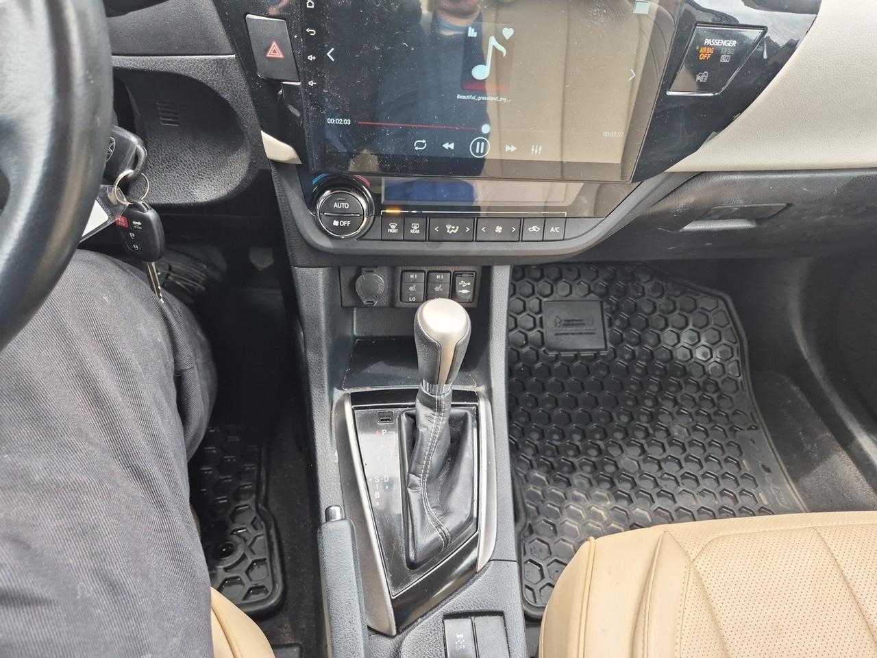 2016 Toyota Corolla LE Photo