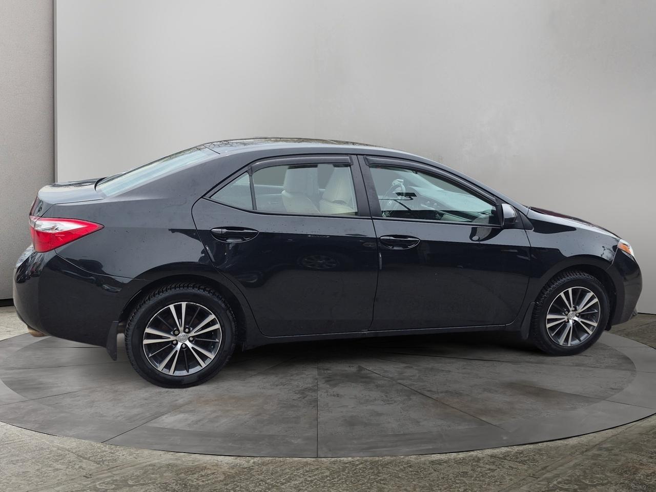 2016 Toyota Corolla LE Photo3