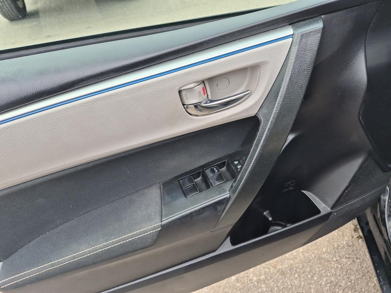2016 Toyota Corolla LE Photo