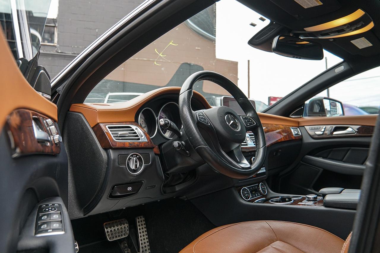 2016 Mercedes-Benz CLS-Class CLS 550 4MATIC |AMG PKG|SUNROOF|NAVI|WOOD TRIM Photo