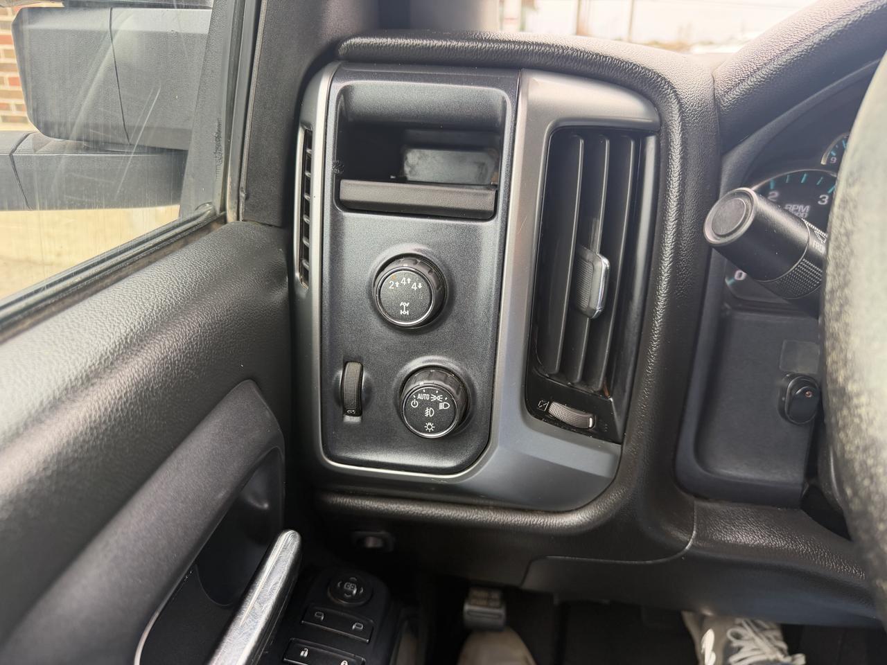 2018 Chevrolet Silverado 2500 LT | Duramax Diesel | Clean CARFAX Photo