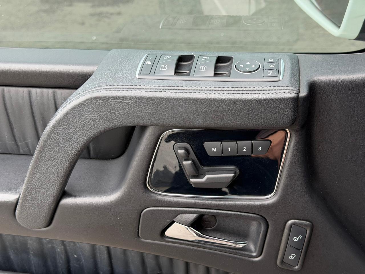 2015 Mercedes-Benz G-Class 4MATIC G550 **5.5L V8 // 382 HP** Photo