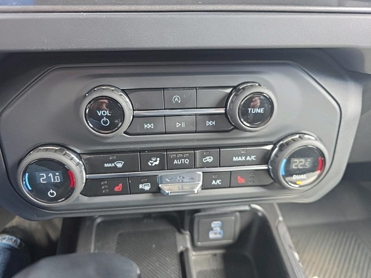 2025 Ford Bronco Big Bend BIG BEND BLACK OUT EDITION Photo