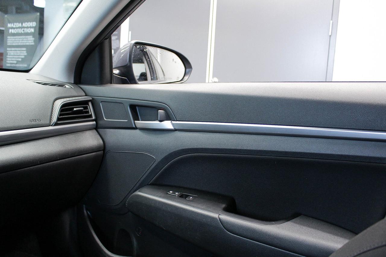 2019 Hyundai Elantra Preferred FWD - CLOTH UPHOLSTERY - APPLE CARPLAY AND ANDROID AUTO Photo