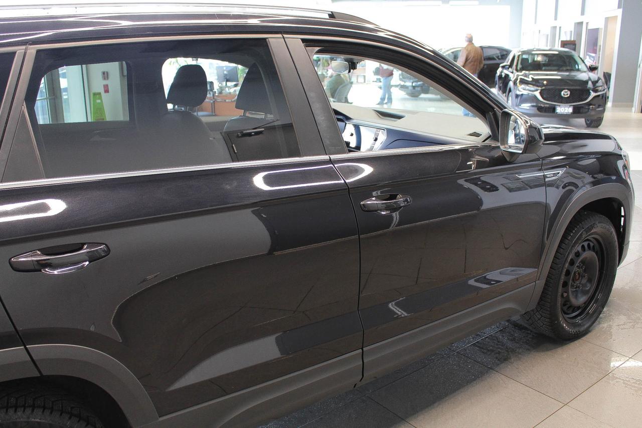 2023 Volkswagen Taos Comfortline AWD - HEATED SEATS - APPLE CARPLAY AND ANDROID AUTO Photo