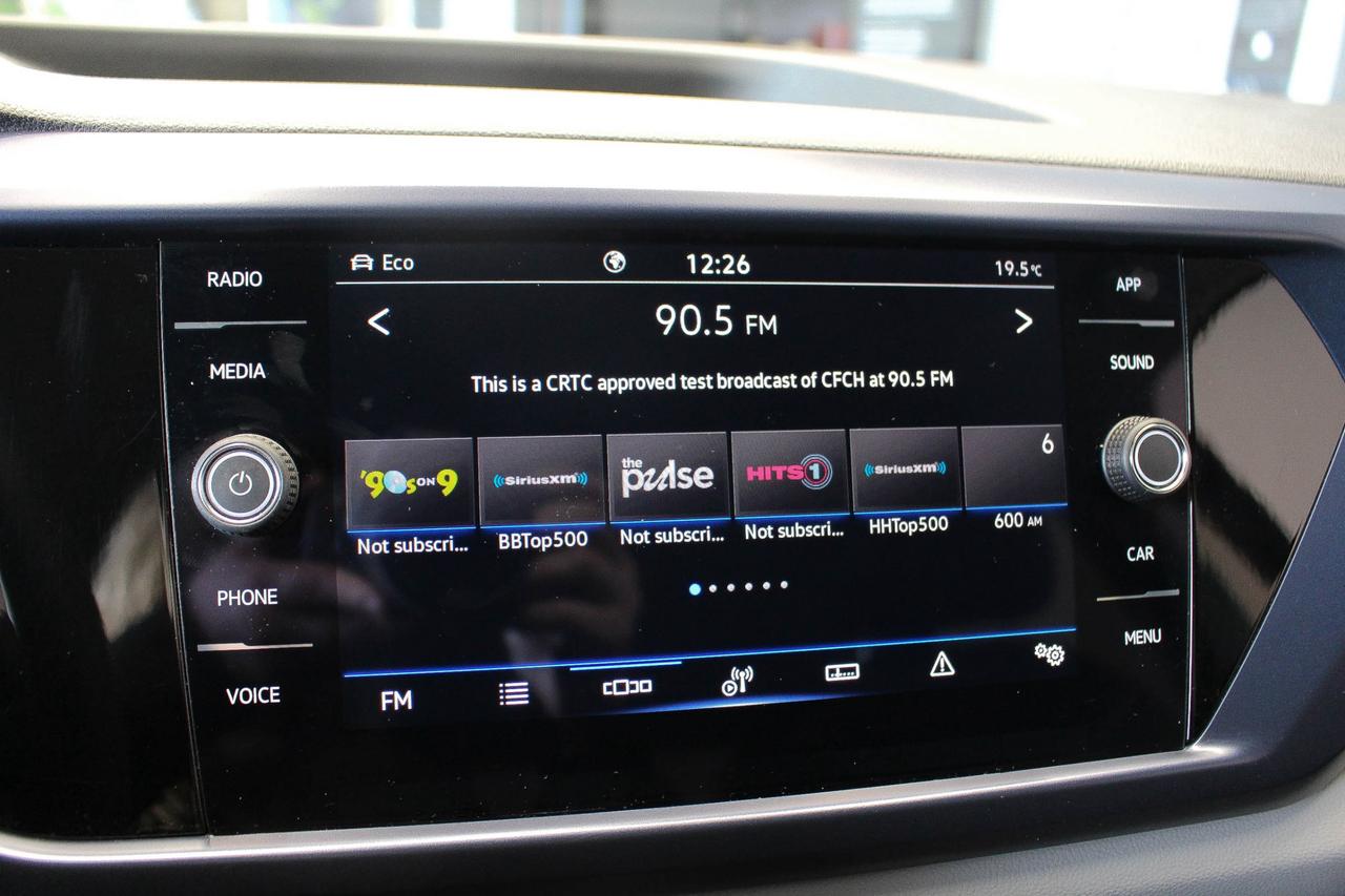 2023 Volkswagen Taos Comfortline AWD - HEATED SEATS - APPLE CARPLAY AND ANDROID AUTO Photo