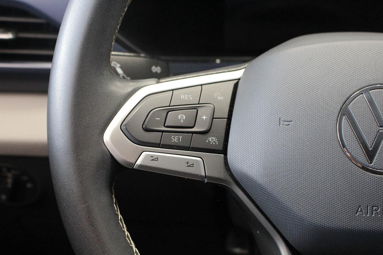 2023 Volkswagen Taos Comfortline AWD - HEATED SEATS - APPLE CARPLAY AND ANDROID AUTO Photo