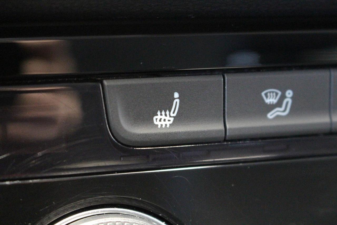 2023 Volkswagen Taos Comfortline AWD - HEATED SEATS - APPLE CARPLAY AND ANDROID AUTO Photo