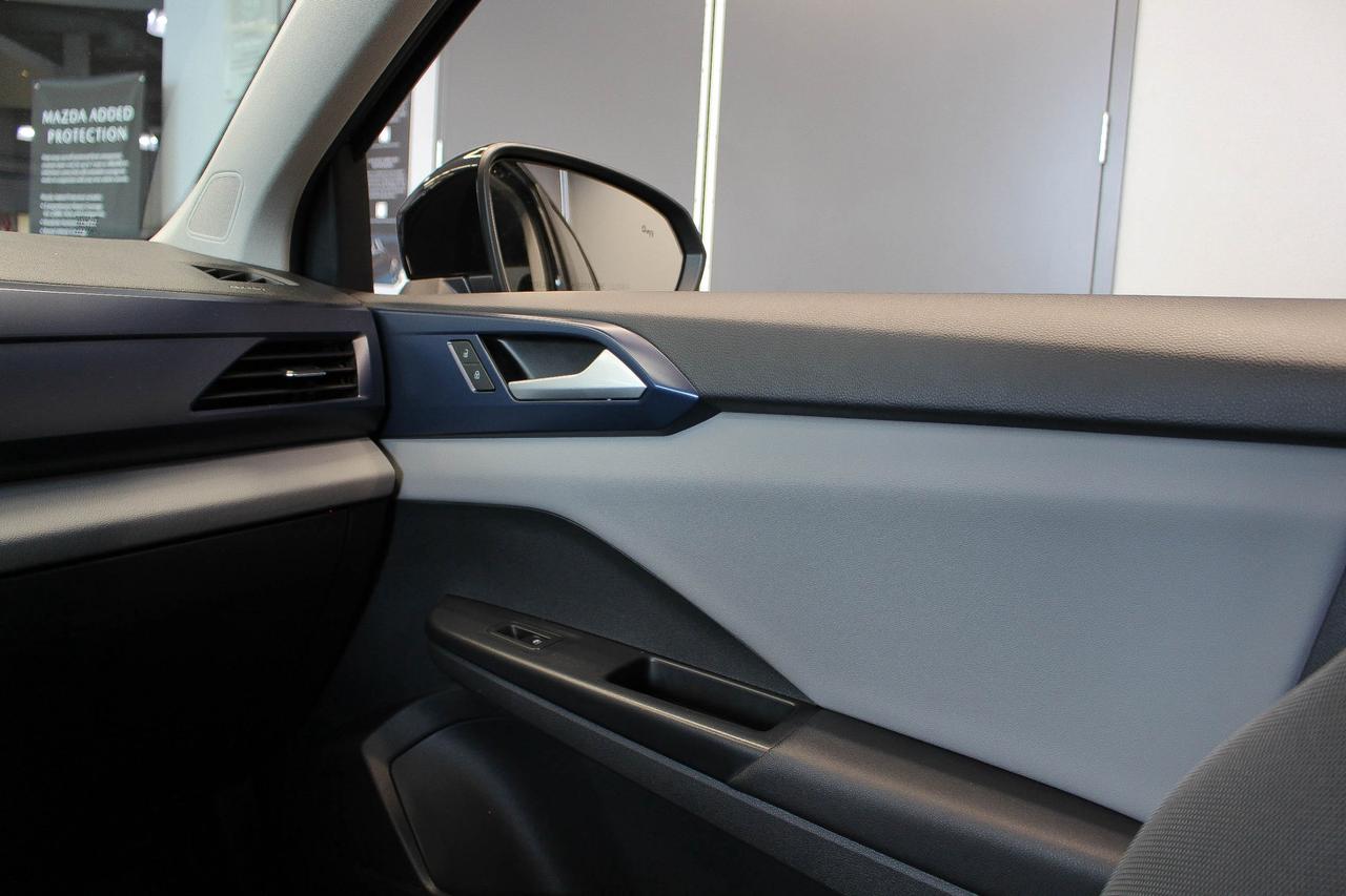 2023 Volkswagen Taos Comfortline AWD - HEATED SEATS - APPLE CARPLAY AND ANDROID AUTO Photo