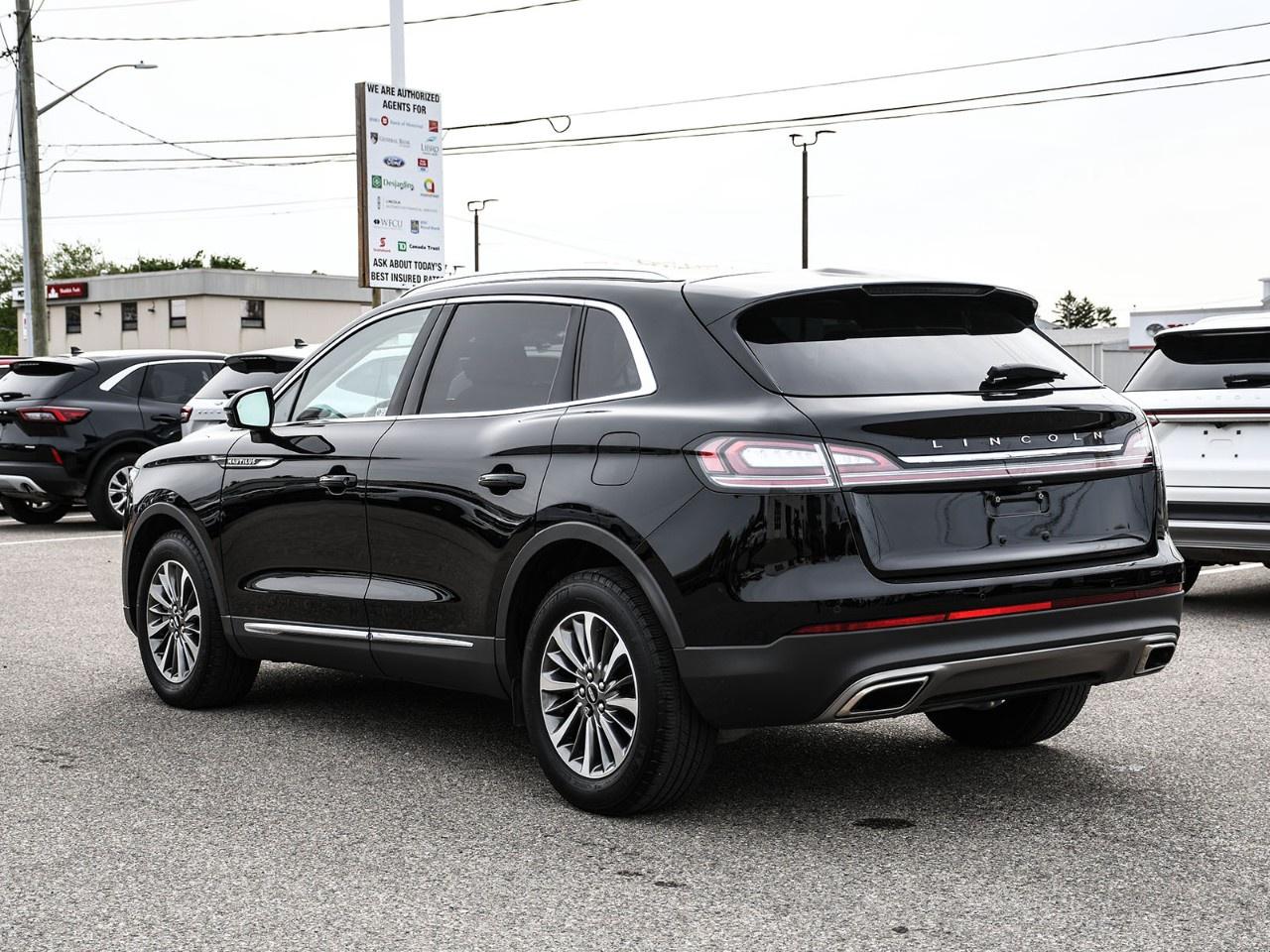 2023 Lincoln Nautilus Reserve AWD Photo3