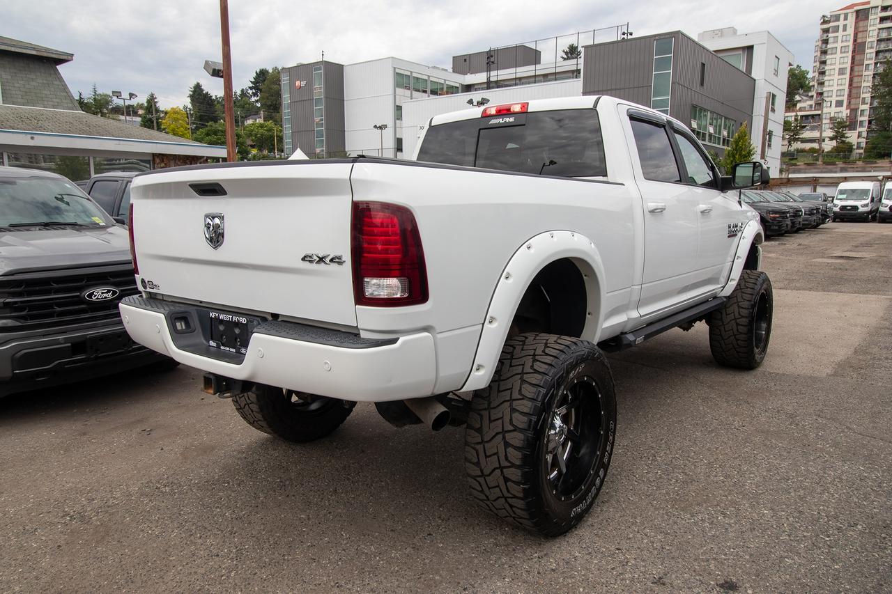 2018 RAM 3500 Laramie 4x4 Crew Cab 6'4" Box Photo4