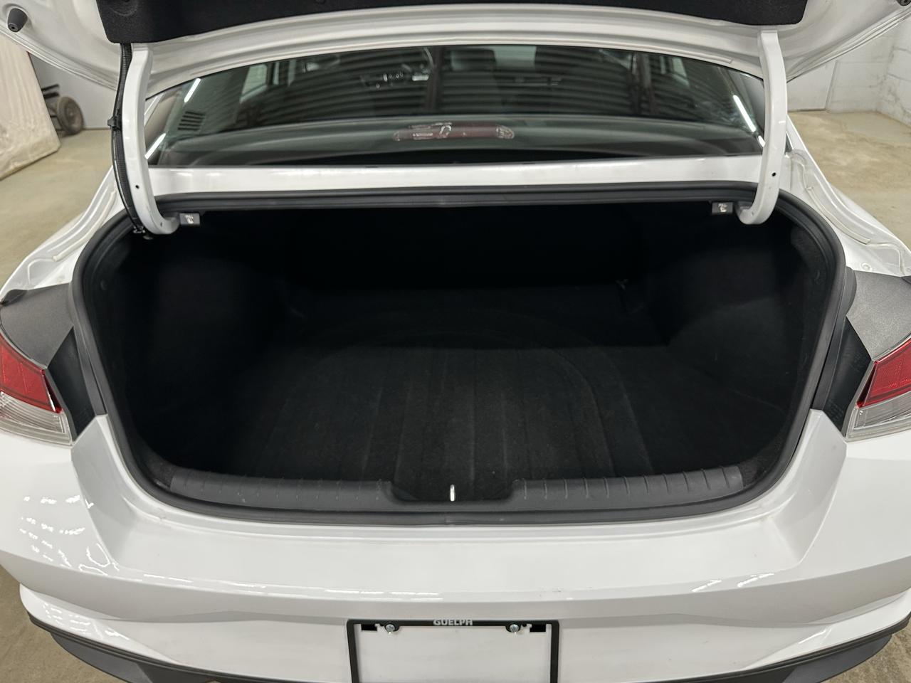 2021 Hyundai Elantra Preferred IVT Photo