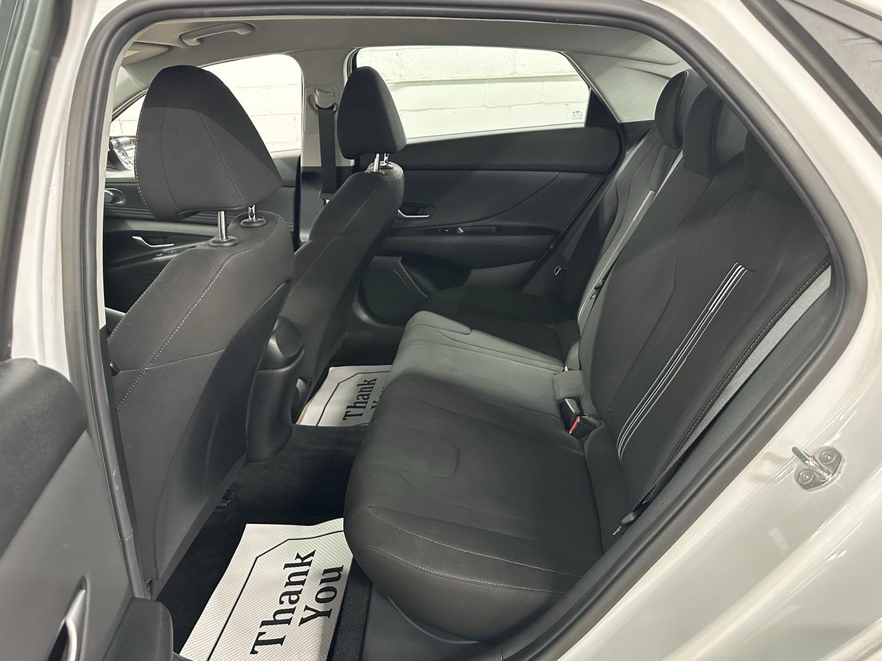 2021 Hyundai Elantra Preferred IVT Photo9